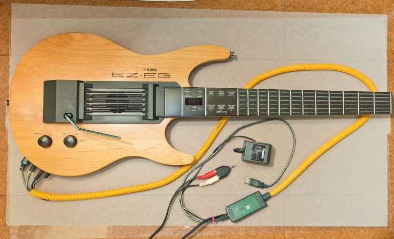 YAMAHA EZ-EG 電子ギター　アンプ内蔵　光るギター ヤマハホビー・楽器・アート